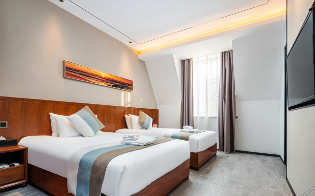 Yintan Zeyinju Hotel