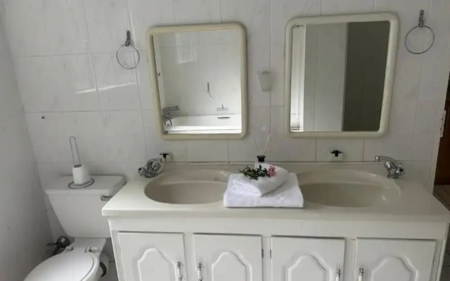Room-busa House Self-catering Unit