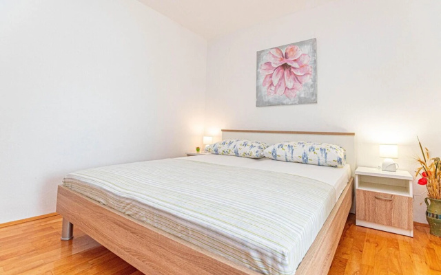 Nice Apartment in Rogoznica With Wifi and 1 Bedrooms