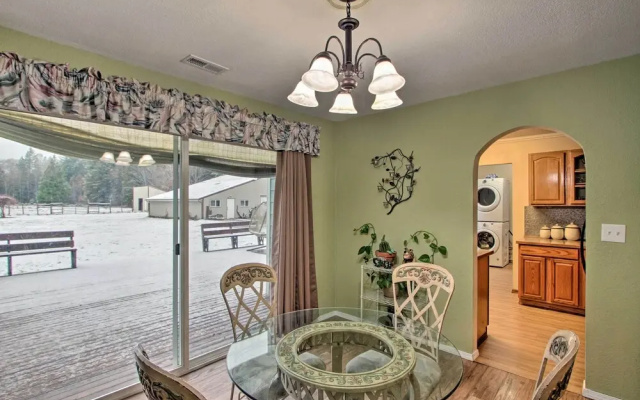 Packwood Getaway w/ Game Room, Grill & Patio