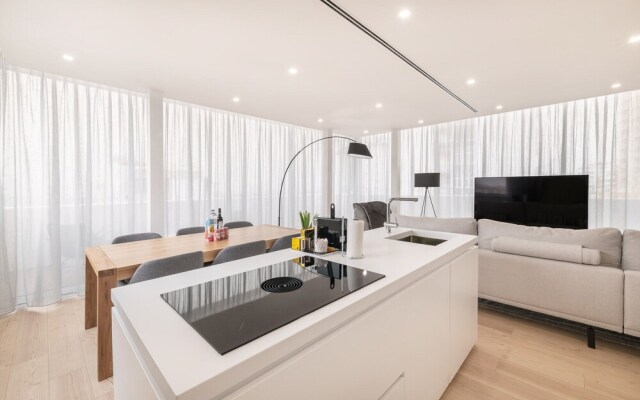 Bay View Penthouse by Olala Home