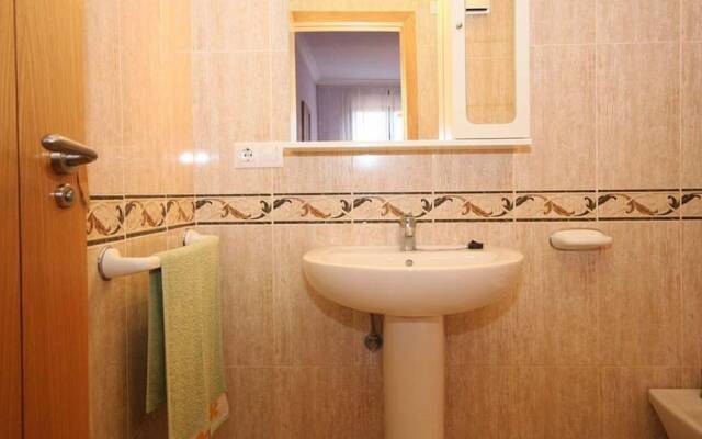 Apartment - 3 Bedrooms with Sea views - 107773