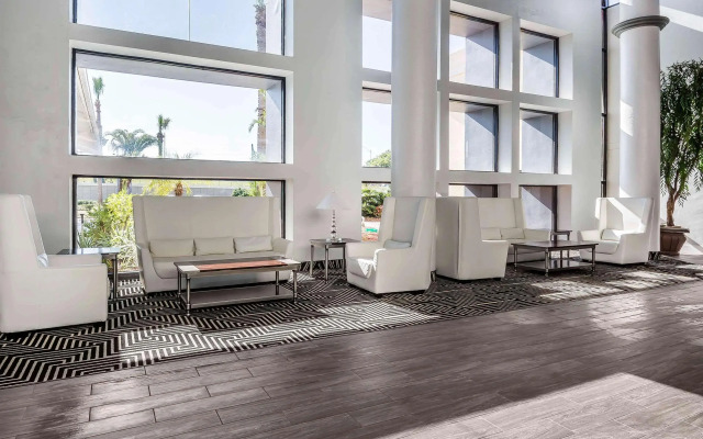 Clarion Hotel Orlando International Airport