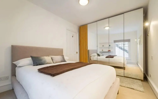 1BR Duplex Apartment 10 min From Regents Park