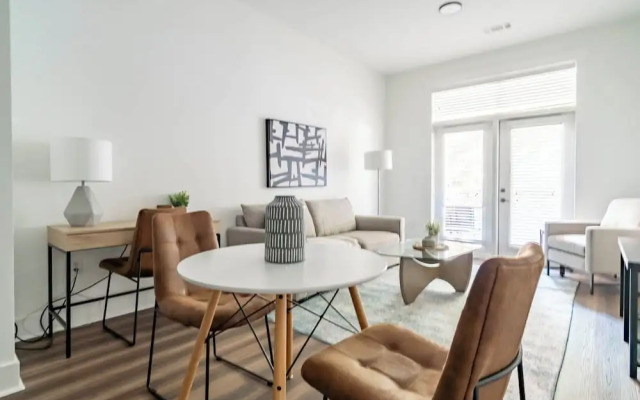 Landing Weston Lakeside Apartments