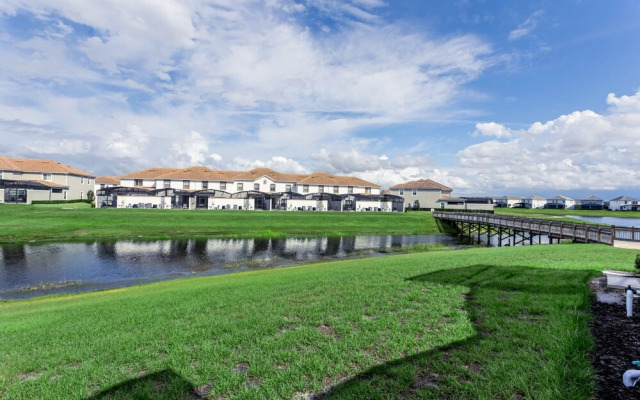 Romeo Circle Villa Story Lake 2