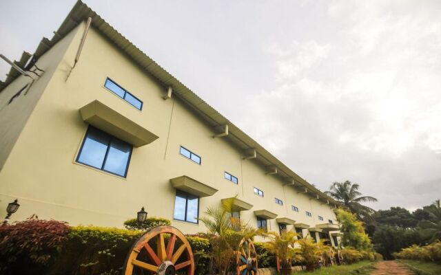 Oyo 48704 Rashi Farms