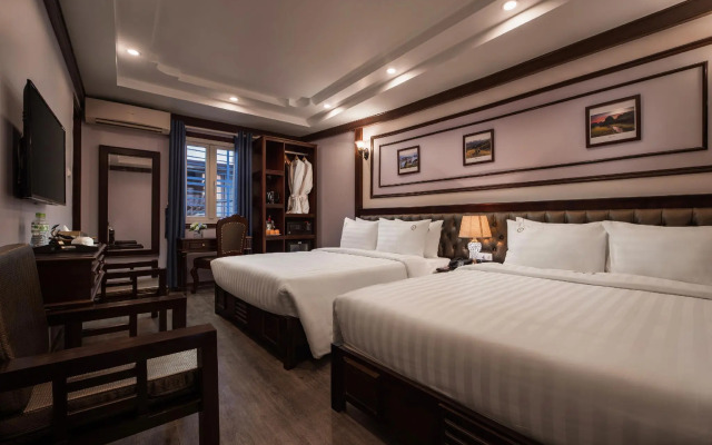 Madelise Central Hotel & Travel