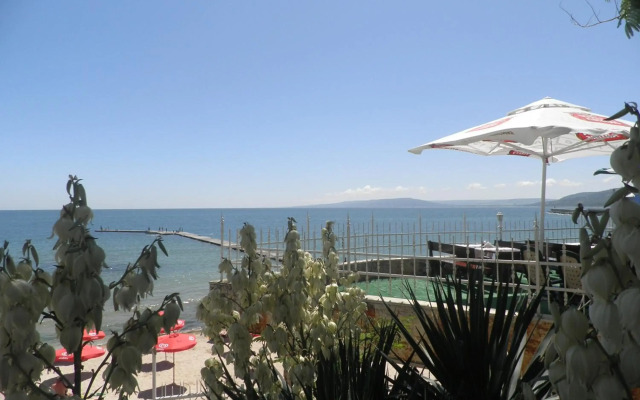 Hotel Oasis