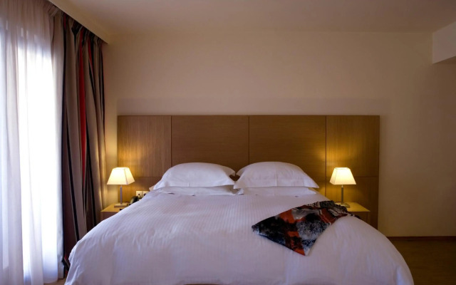 Valis Resort
