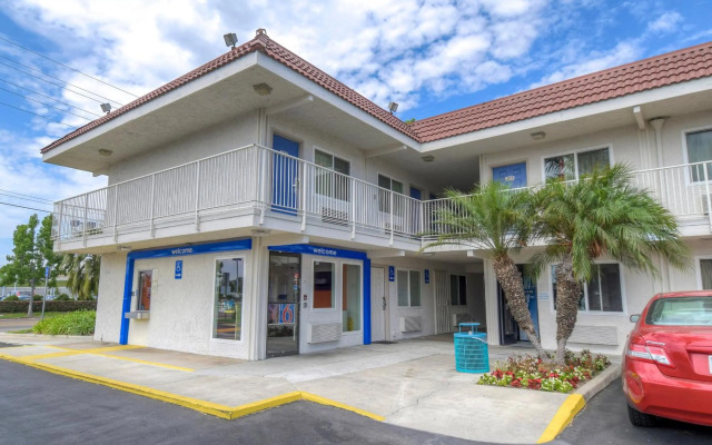 Motel 6 Costa Mesa, CA