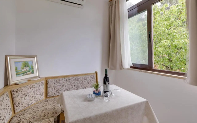 Apartment Dado
