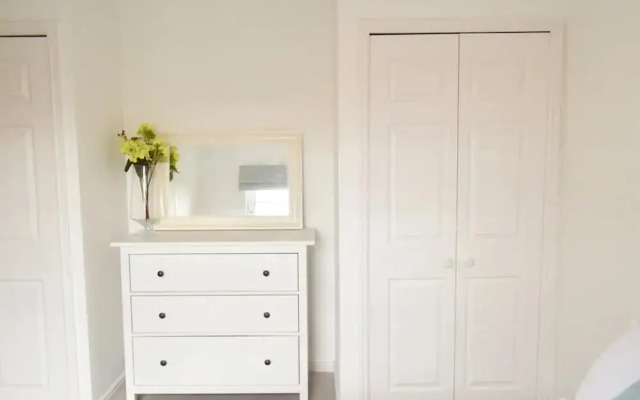 Modern And Central Flat In Roseburn Area