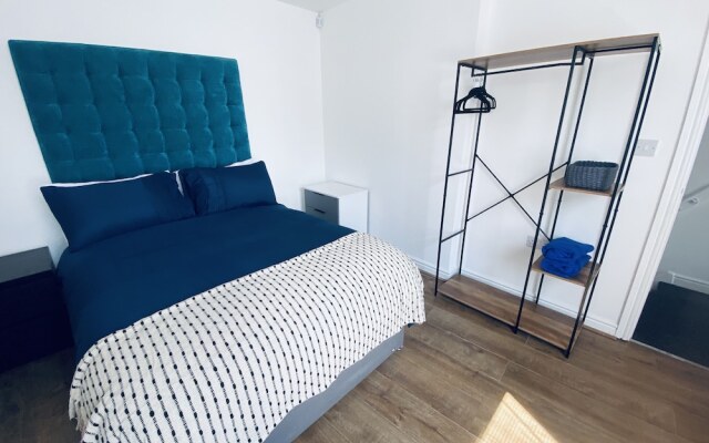 Inviting 5-bed House in Manchester