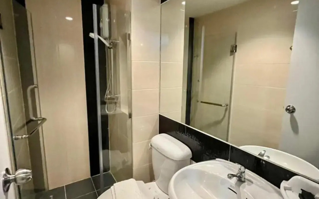 Top High Airport Link Hotel