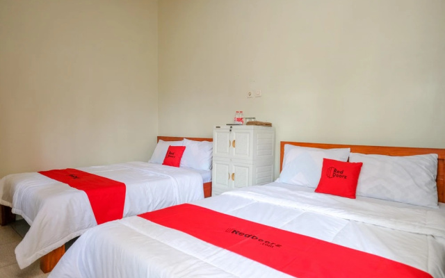 RedDoorz near Wisata Kalianget Wonosobo – Guest Rooms – Wonosobo