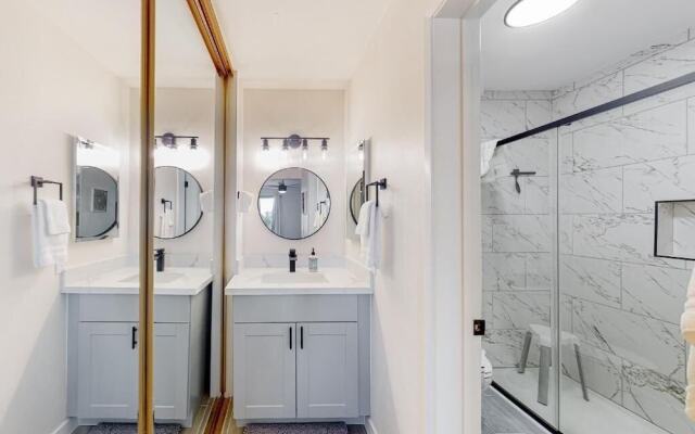 Villa Sunrise 1 Bedroom Condo by RedAwning