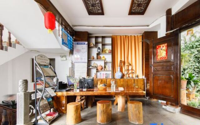 Tengchong Yinghe sightseeing Inn