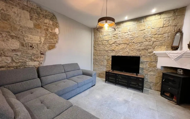 Eftis - Renovated Traditional House