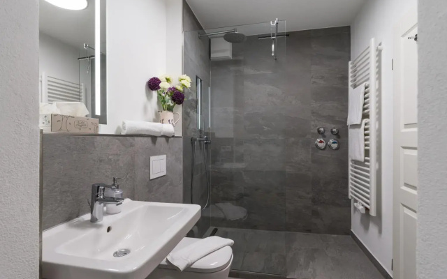 Moderner Ferienwohnung mit 2 Schlafzimmer und großen Balkon