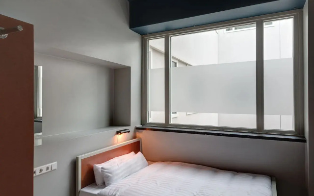 ClinkNOORD - Hostel
