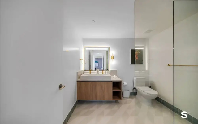 City Luxe Retreat Modern 2-BR