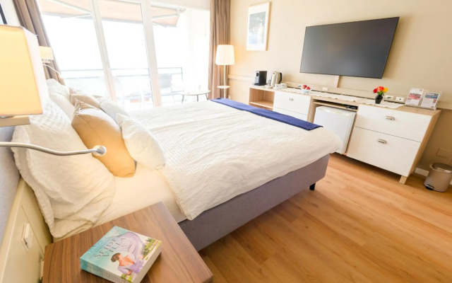 Seehotel Riviera at Lake Lucerne – Guest Rooms – Gersau
