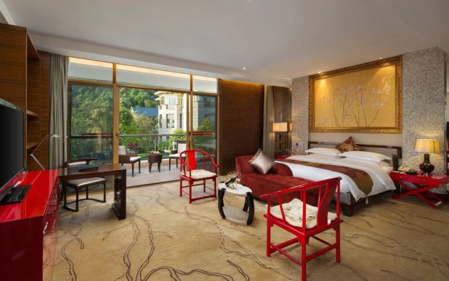 Huitang Huatian Hot Spring Resort Hotel