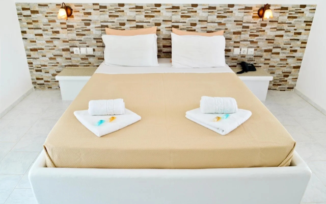 Glaronissia Hotel