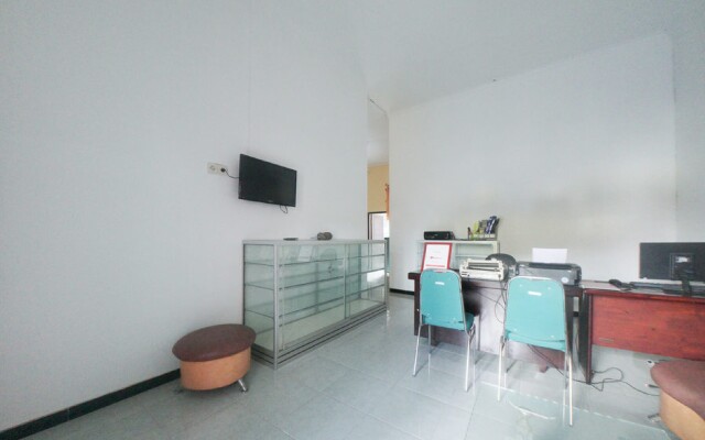 RedDoorz Syariah near Mall Roxy Banyuwangi 2