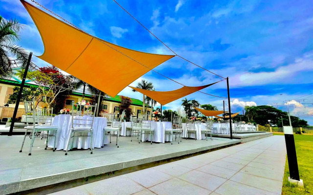 Luisita Central Park Hotel