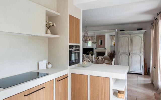 Plush Villa in Saint Tropez with Artistic Interiors & Pool