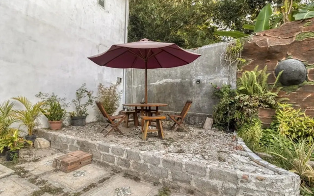 RedDoorz Hostel near Kalasan Temple