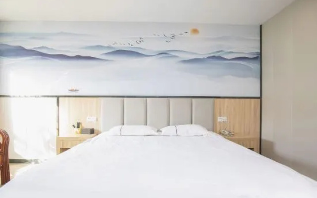 Qingmu Hotel (Hexian Xiaoshikouzhen Huai Commercial Street)