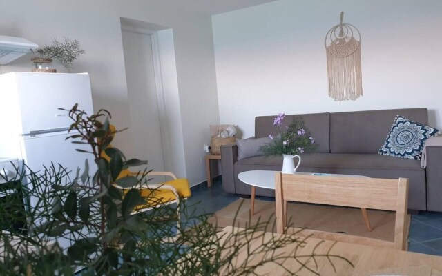 Beachside Retreat - Sleeps 4, Terrace & Views