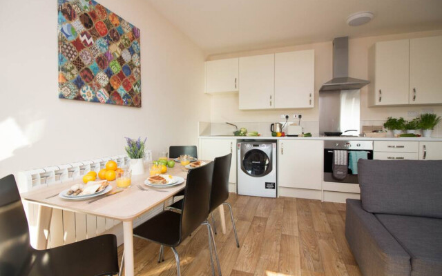 Stayzo Premiere Serviced Accommodation - 17