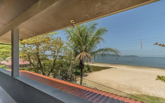 6BR Beachfront Home in Bombinhas Abm0101