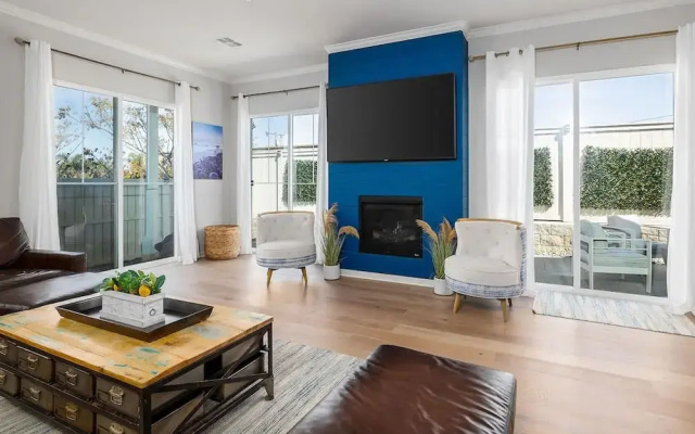 Large 4 Bedroom Close To Beach