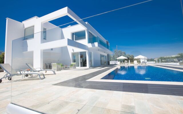 KO1 With Breathtaking sea Views