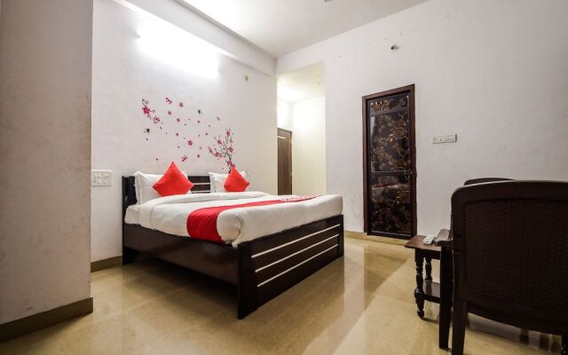 OYO 18738 Hotel Saniya