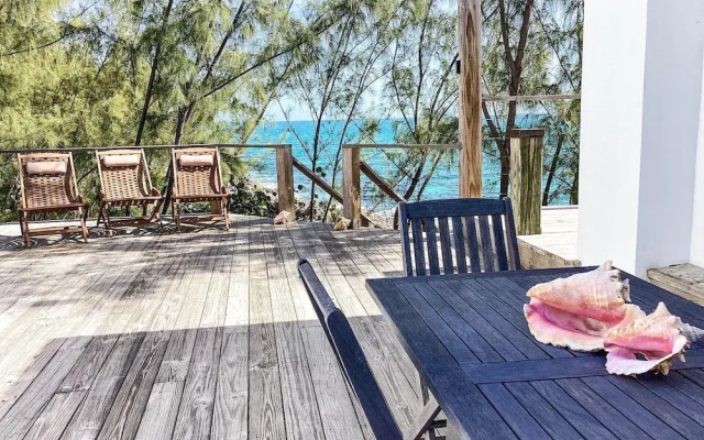 Seaside Serenity: Elegant Beachfront Escape