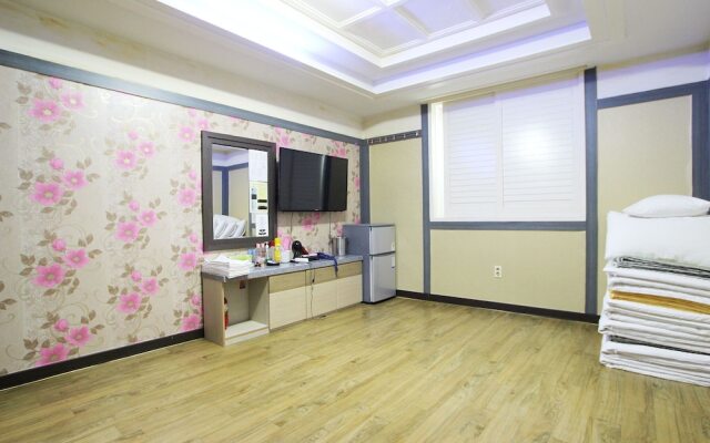 Ulleung Hwangje Hotel