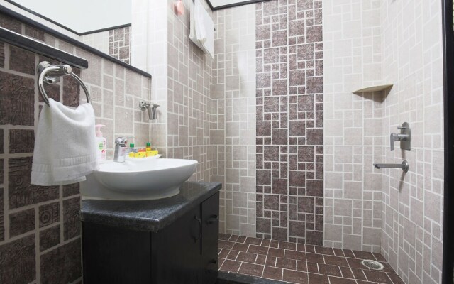 FabHotel Exotica Noida Expressway
