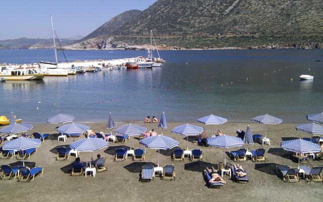 Niriides Beach Hotel