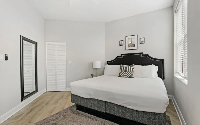 3BR Apt in Logan Square near Highlights