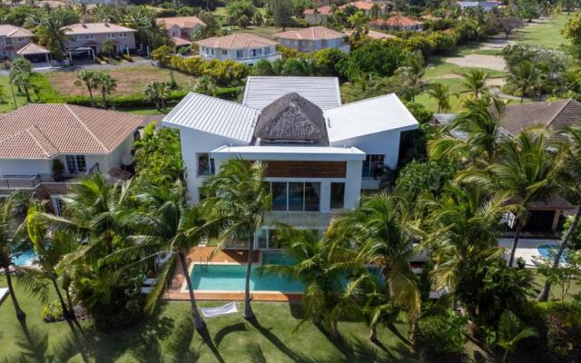 Luxury Villa Waterfall - Pool & BBQ