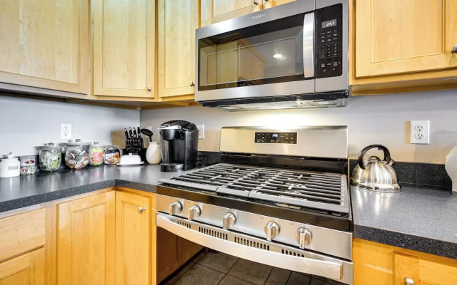 Wildwood Vacation Rental: Walk to Beach Access!