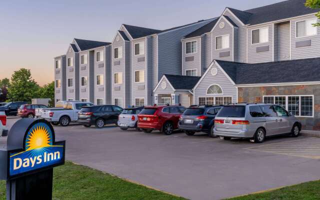 Days Inn & Suites by Wyndham Greeley