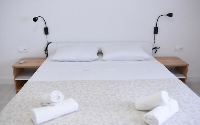 Amazing Apartment in Makarska With Wifi and 2 Bedrooms