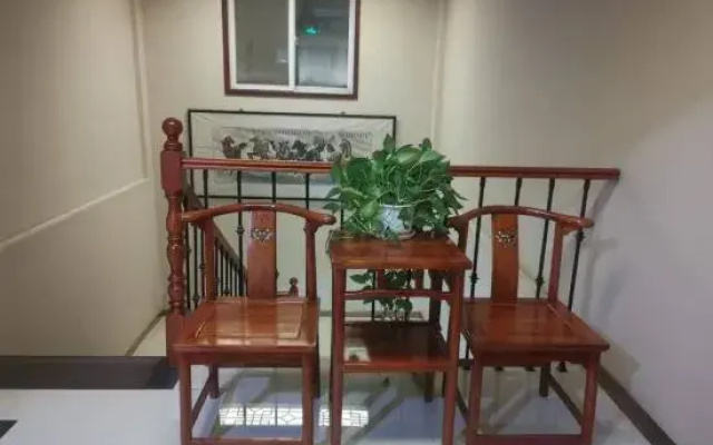 Dengfeng Zhonggang Business Hotel